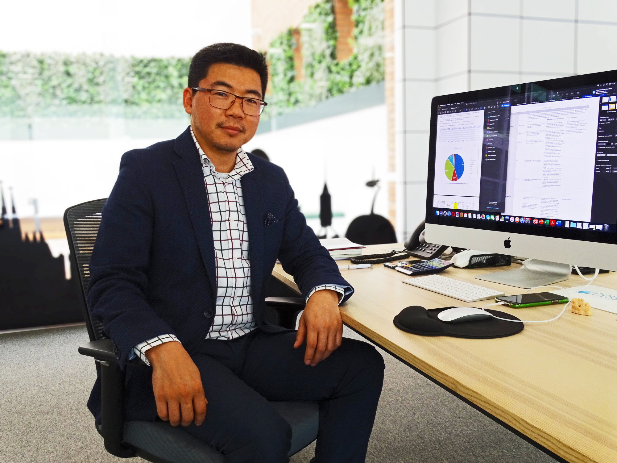 Familiarisez-vous avec nous - Roberto Liu